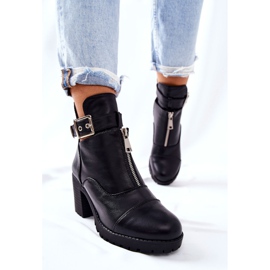 PG1 Botki Na Obcasie Z Klamrą Czarne Clive 1