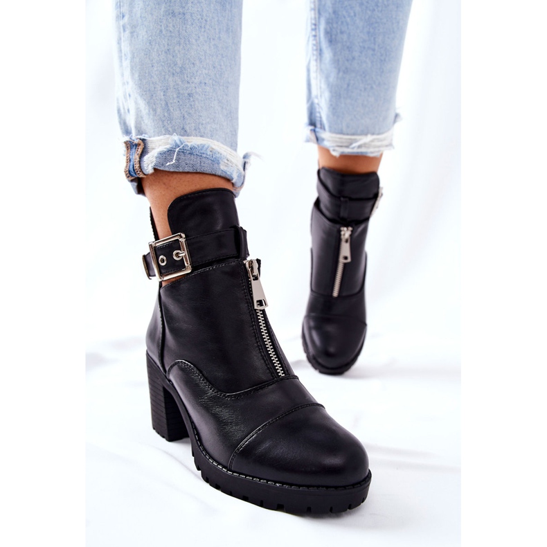 PG1 Botki Na Obcasie Z Klamrą Czarne Clive 1