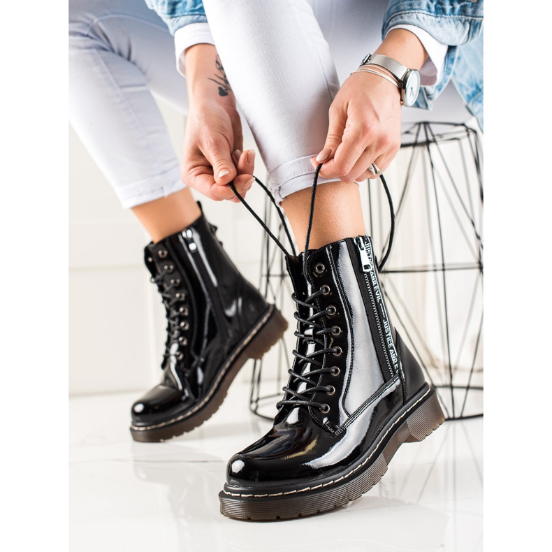 W. Potocki Czarne lakierowane traperki Potocki 1