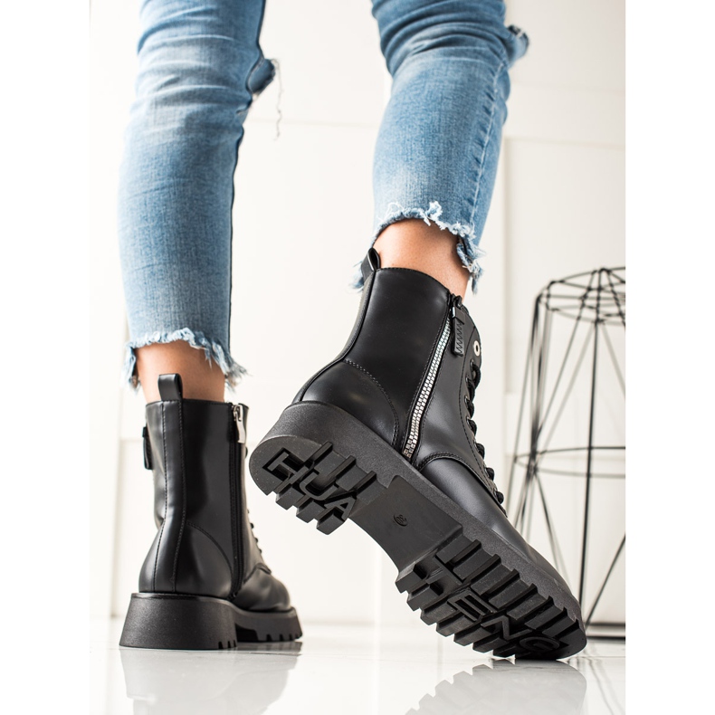 TRENDI Modne Czarne Trapery 1