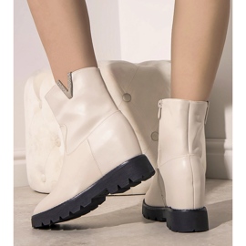 Beżowe damskie botki na koturnie Goldie beżowy ecru 1