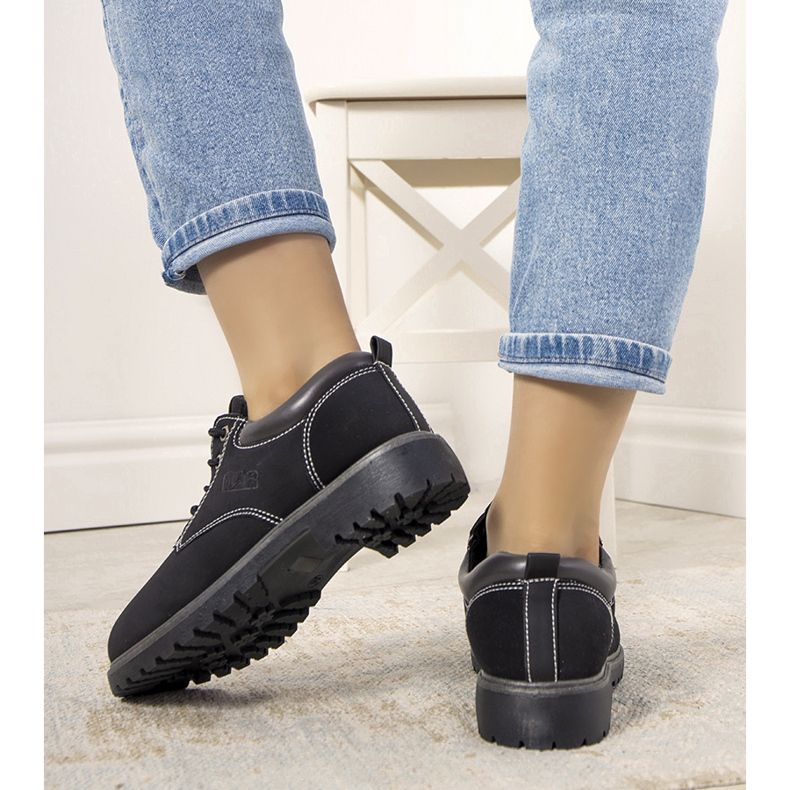 Czarne półbuty na grubej podeszwie Pelland 1