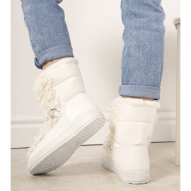 Białe śniegowce z futerkiem Montminy 1