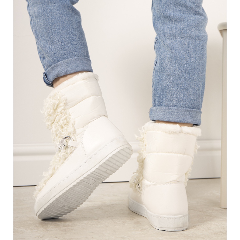 Białe śniegowce z futerkiem Montminy 1