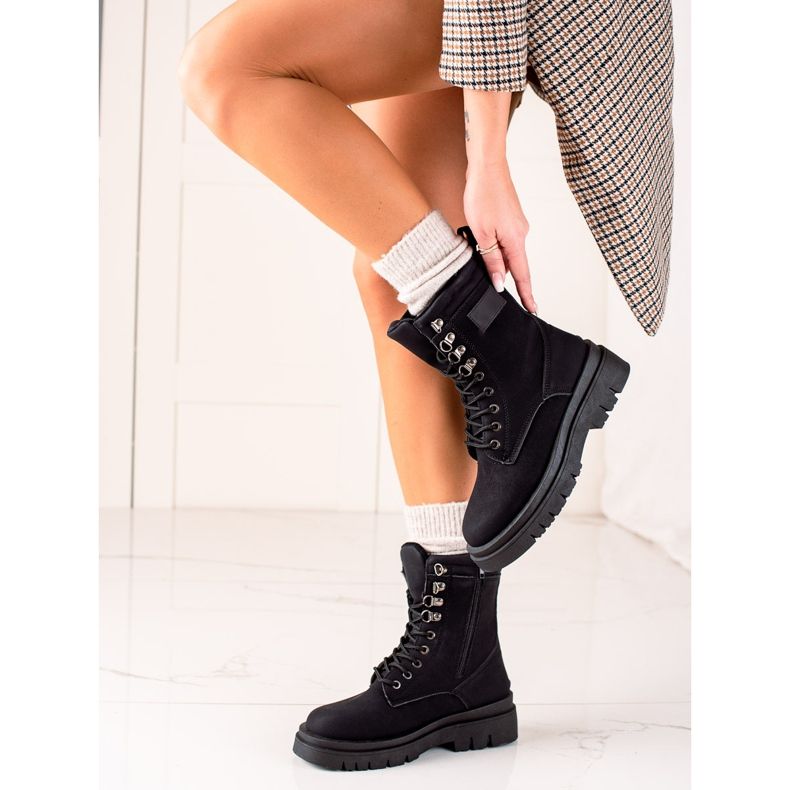 TRENDI Klasyczne Czarne Trapery 1