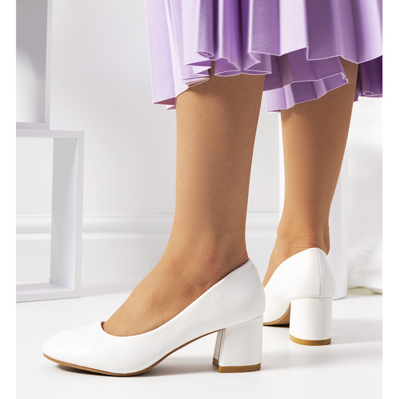 Białe czółenka damskie Marot ecru 1