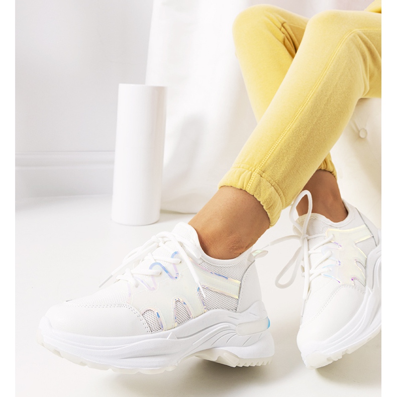 Białe sneakersy sportowe Bates 1