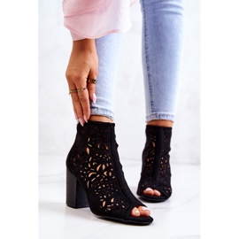 FB1 Botki Na Słupku Ażurowe Czarne Brittany 1