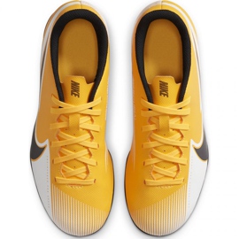 Buty piłkarskie Nike Mercurial Vapor 13 Club FG/MG Jr AT8161 801 żółte żółte 1