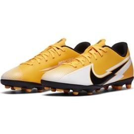 Buty piłkarskie Nike Mercurial Vapor 13 Club FG/MG Jr AT8161 801 żółte żółte 2