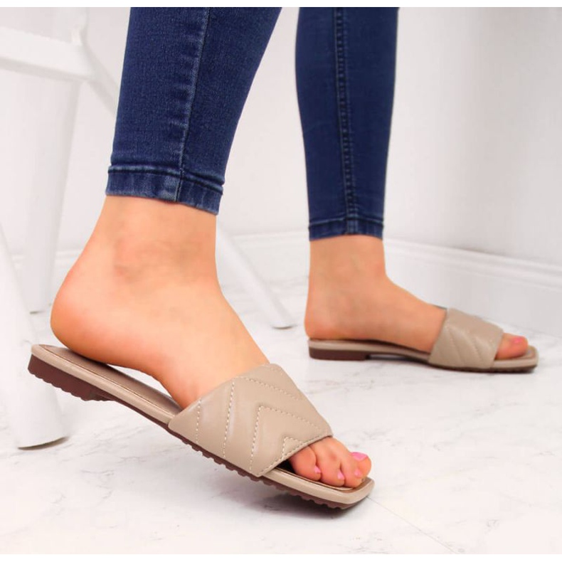 Klapki pikowane S.Barski W OLI103B beżowe beżowy 2