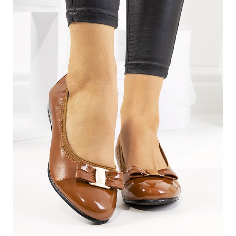 Brązowe baleriny na koturnie Rees 1