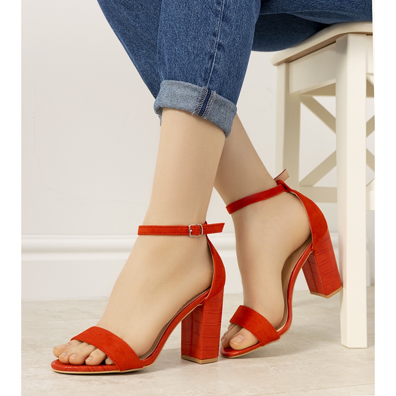 BM Czerwone czółenka na słupku z motywem węża Dolores 1