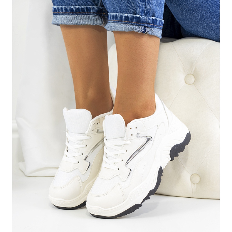 Białe błyszczące sneakersy Badillo srebrny 1