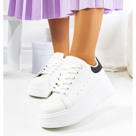 Białe sneakersy na wysokiej platformie Lelica 1