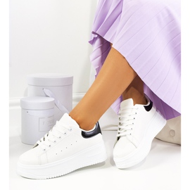Białe sneakersy na wysokiej platformie Lelica 2