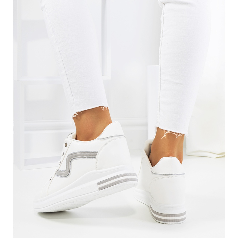 Białe sneakersy na koturnie Piazza 1