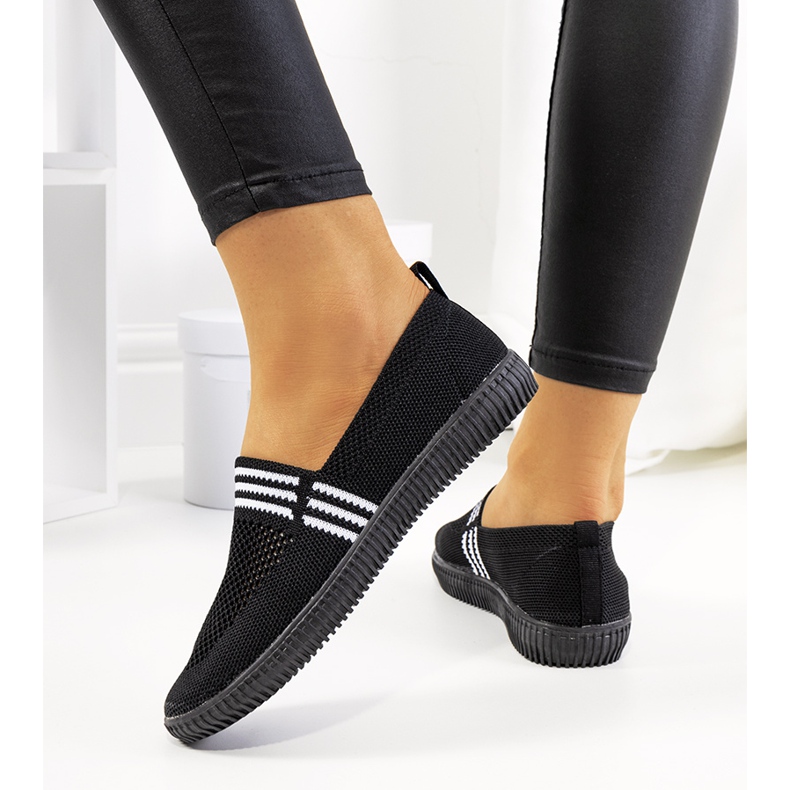 Czarne tenisówki ażurowe Tanya 2