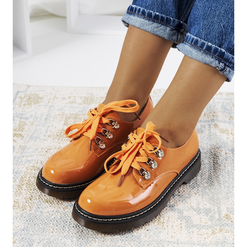 Pomarańczowe lakierowane półbuty Kristina 1