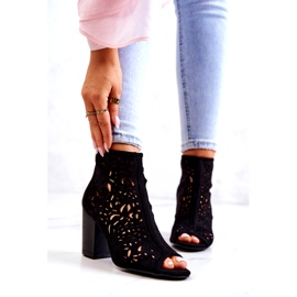 FB1 Botki Na Słupku Ażurowe Czarne Brittany 1