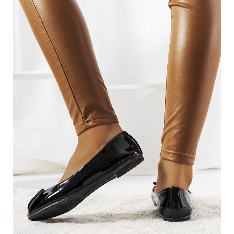 Czarne lakierowane baleriny Flynn 1