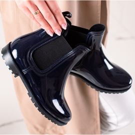 TRENDI Lakierowane granatowe kalosze 1