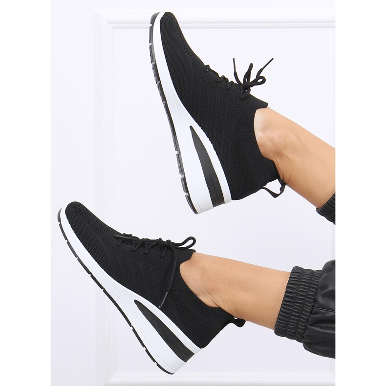 Buty skarpetkowe na koturnie Binita Black czarne 1