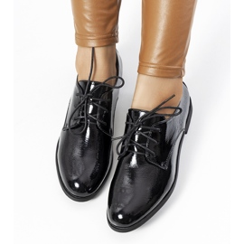 Czarne lakierowane półbuty damskie Gardi 1