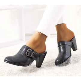 Czarne klapki na obcasie Gralow 1