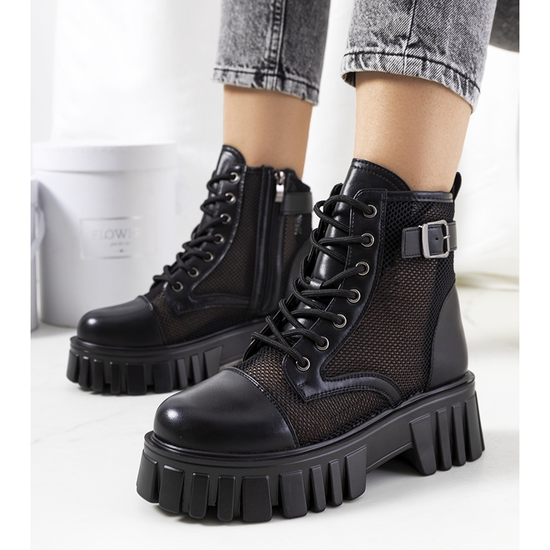 Czarne botki z ażurową cholewką Potts 1