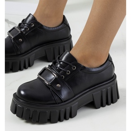 Czarne półbuty na traktorowej podeszwie Sallie 2