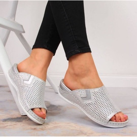 Klapki skórzane na koturnie S.Barski W OLI163A srebrne srebrny 2