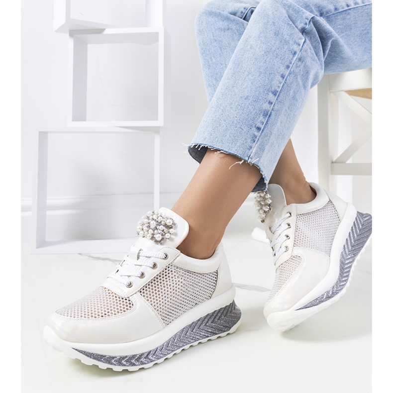 Białe holograficzne sneakersy Saggers 1