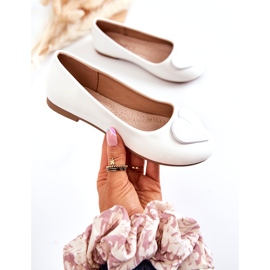 Vinceza Lakierowane Dziecięce Balerinki Z Sercem Białe Corty 2