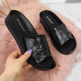 Klapki na koturnie z owadem Vinceza W JAN118A czarne 1