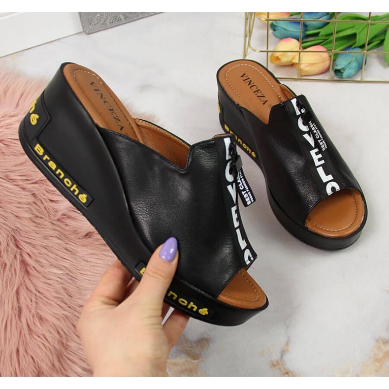 Klapki na koturnie z napisami Vinceza W JAN109 czarne 1