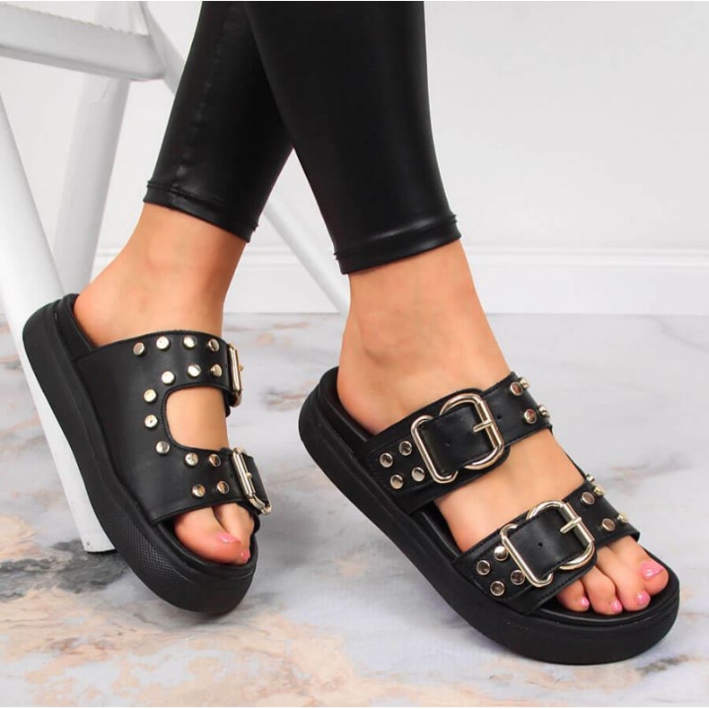 Klapki z nitami Bugatti JJ253070 W INT1720A czarne 1