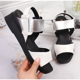 Sandały na koturnie Potocki W WOL75B białe 1