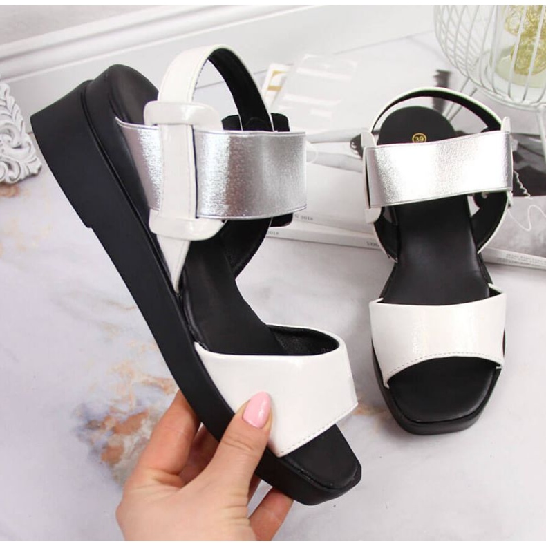 Sandały na koturnie Potocki W WOL75B białe 1