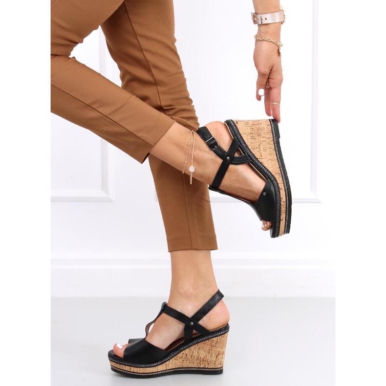 Sandałki na koturnie Nancy Black czarne 1