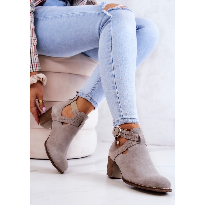 PL5 Skórzane Botki Z Wycięciem Na Słupku Szare Axelle 1