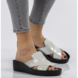 Skórzane klapki Filippo DK1222/20 Si srebrne srebrny 1