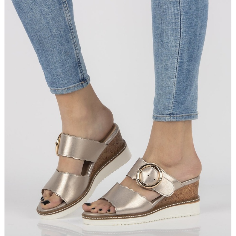 Klapki na koturnie Filippo DK2078/21 Go złote złoty 1