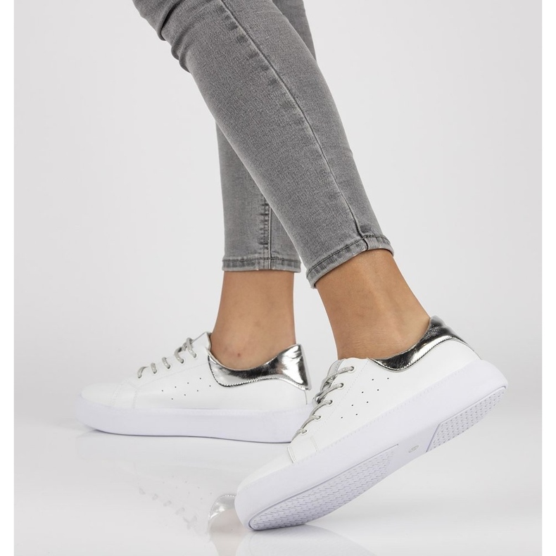 Skórzane półbuty Filippo DP2157/21 Wh białe 1