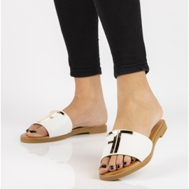 Klapki Filippo DK2103/21 Wh białe 2