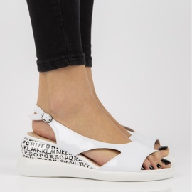 Sandały na koturnie Filippo DS2315/21 Wh białe 1