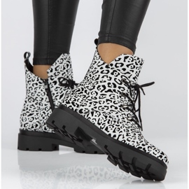 Botki Filippo DBT3071/21 Wh białe czarne 1