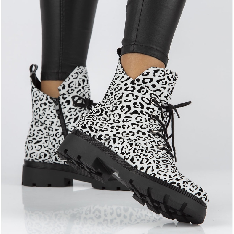 Botki Filippo DBT3071/21 Wh białe czarne 1