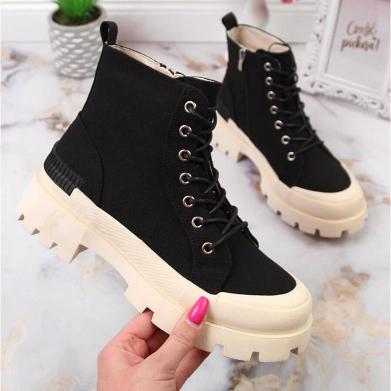 Trampki na platformie D&A W OLI142 czarne 1