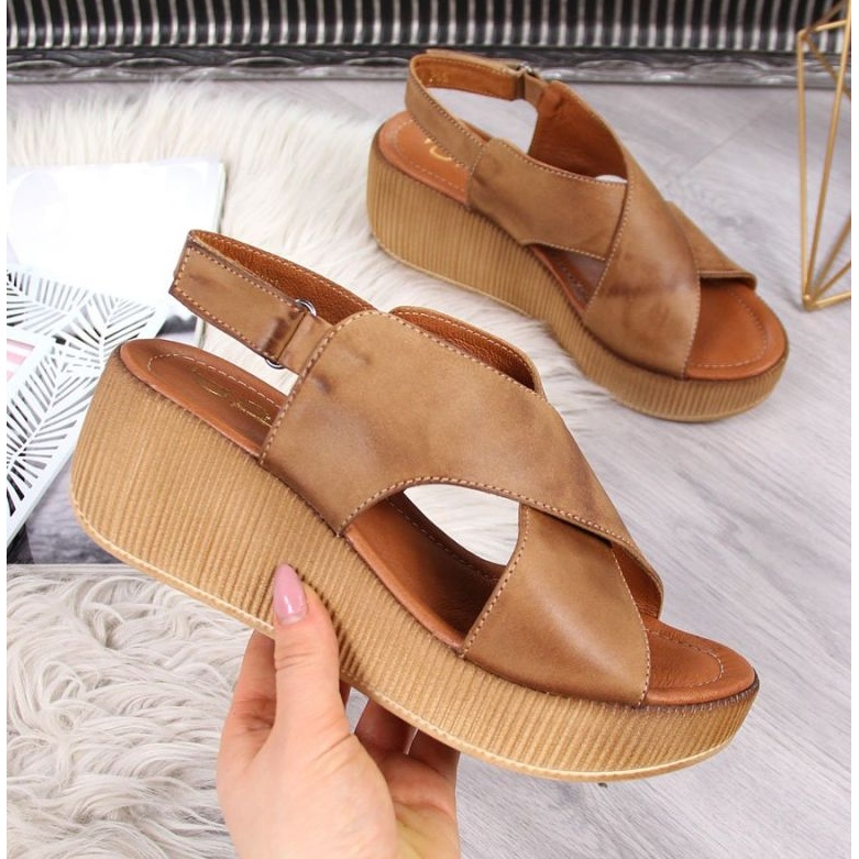 Sandały skórzane na platformie Dolce Pietro W P74A brązowe 1